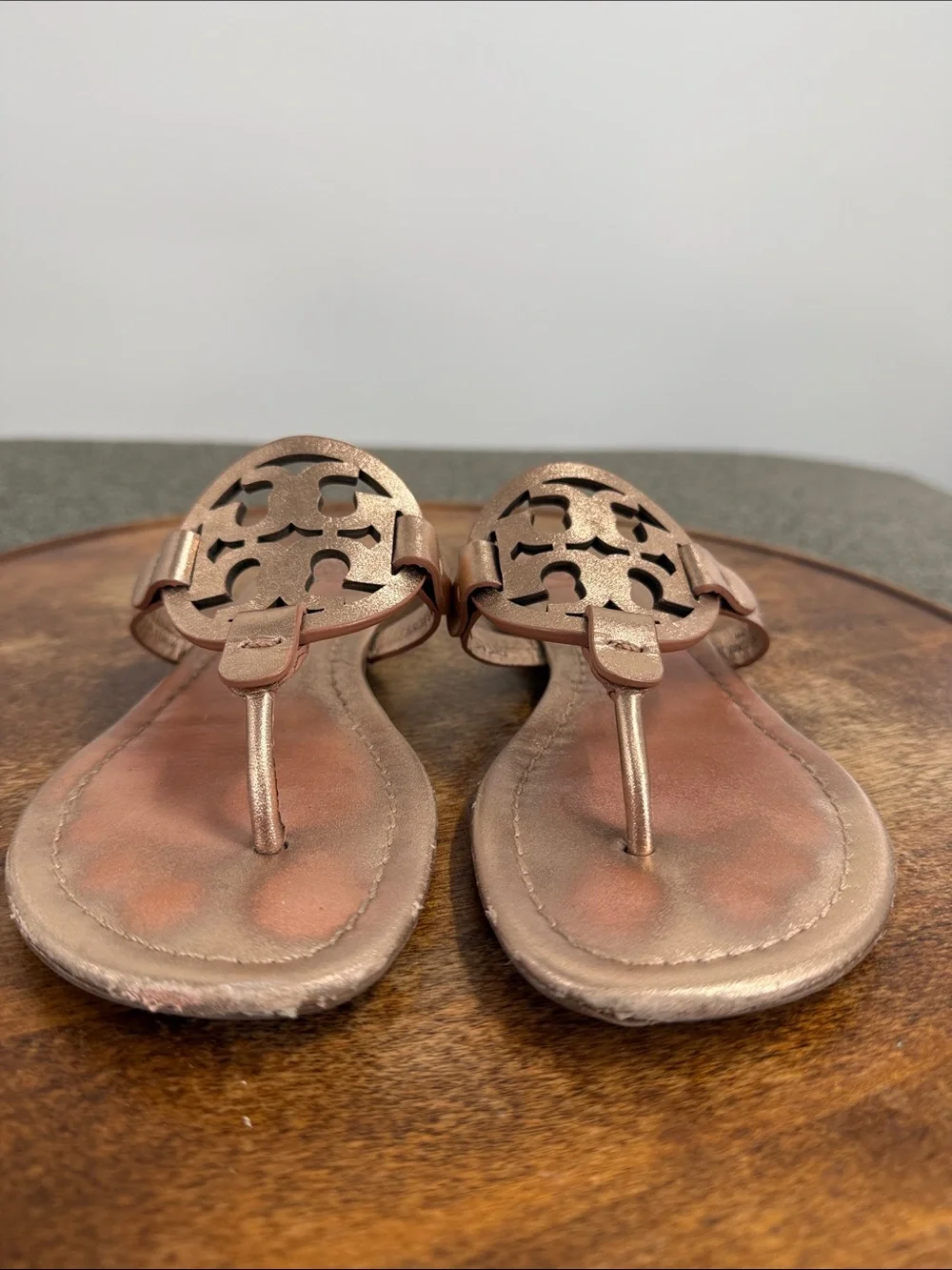 Tory Burch Sandals Wm 6.5 M Metallic Rose Gold Leather Logo Thong Flip flops